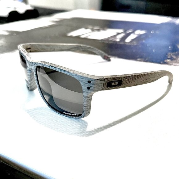 OO9102 Oakley Holbrook Woodgrain Prizm Polarized Sunglasses - Picture 3 of 12